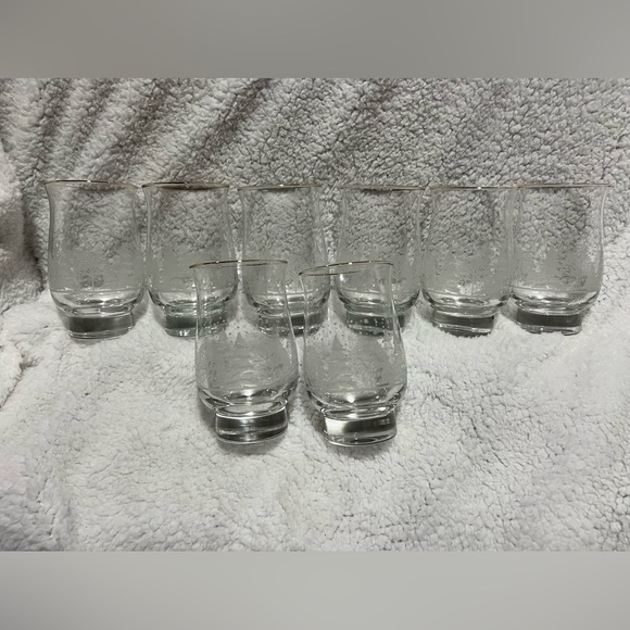8- VINTAGE LIBBEY ETCHED WINTER SCENE GLASSES - Picture 1 of 5